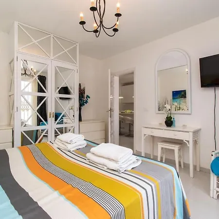 Apartamento Beautiful 1 Bedroom Apartment. Communal Pool