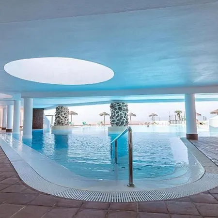 Beautiful 1 Bedroom Apartment. Communal Pool Apartamento