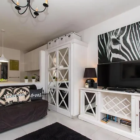 Appartement Beautiful 1 Bedroom Apartment. Communal Pool *